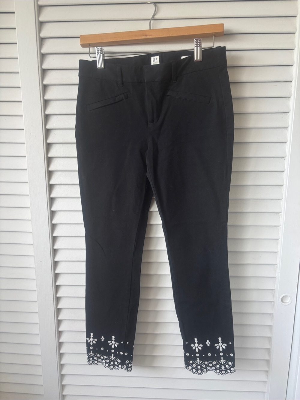 GAP Black Ankle Pants with White Scalloped Eyelet Trim